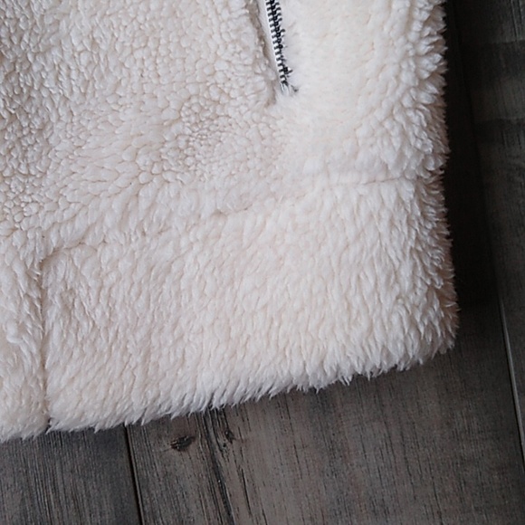 Sherpa Jacket by Universal Thread puffer jacket size s women - Picture 7 of 11